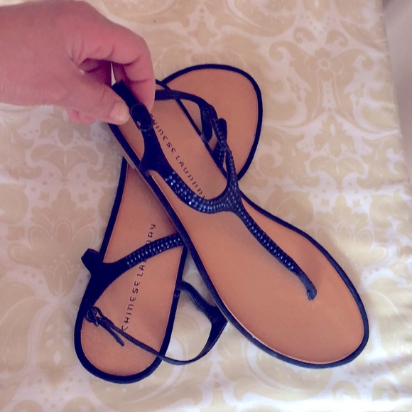 Chinese Laundry, beautiful Glisten Flat Thong Sandals in blue color. Summertime! - Picture 3 of 5